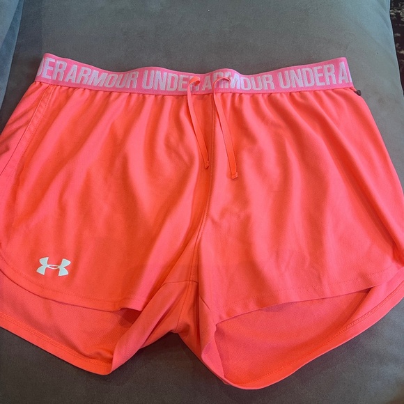 Under Armour Pants - Size large Under Armour Shorts